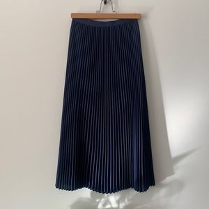 Aritzia Babaton pleated midi skirt navy